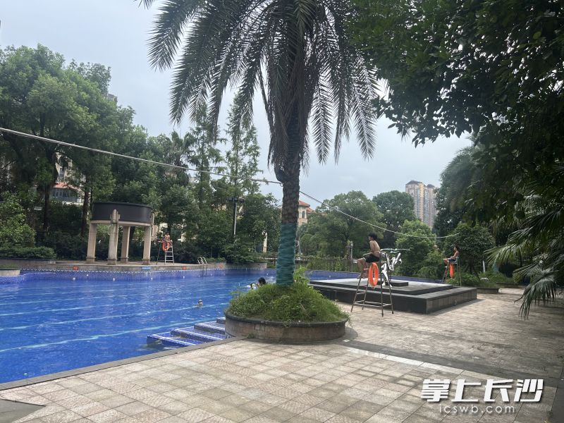 时代倾城露天游泳池。长沙晚报通讯员 贺嘉俊 供图 时代倾城露天游泳池。长沙晚报通讯员 贺嘉俊 供图