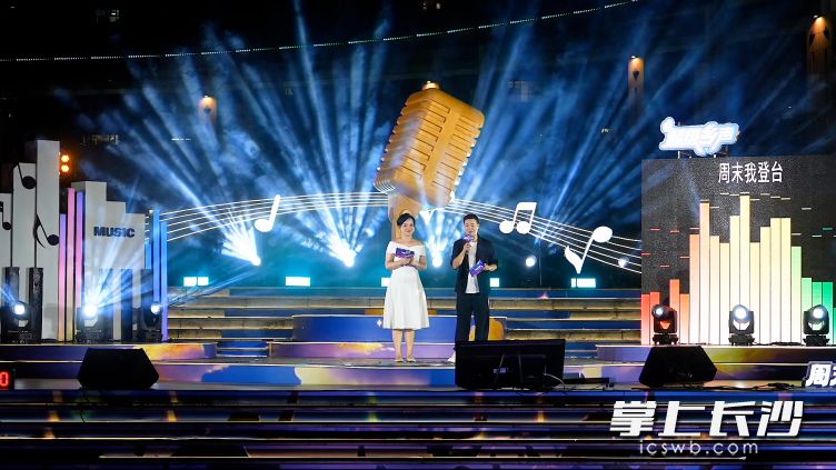“超级乡声”周末我登台歌手大赛半决赛激情开场。均为长沙晚报全媒体记者 张禹 通讯员 杨新春 摄影报道 “超级乡声”周末我登台歌手大赛半决赛激情开场。均为长沙晚报全媒体记者 张禹 通讯员 杨新春 摄影报道