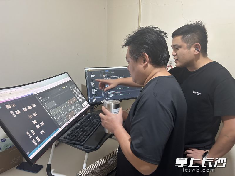 好课优选拥有自主研发团队,打造了实时解答、智能推荐等系统。湘江早报全媒体记者 黄荣佳 摄 好课优选拥有自主研发团队,打造了实时解答、智能推荐等系统。湘江早报全媒体记者 黄荣佳 摄