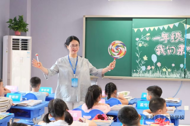 小班化的极致班额,让老师能够真正扎根学生日常,实现全方位、无死角关注。 学校供图 小班化的极致班额,让老师能够真正扎根学生日常,实现全方位、无死角关注。 学校供图