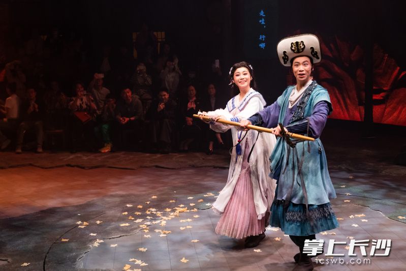 《新刘海砍樵》现场 长沙晚报全媒体记者 董阳 摄 《新刘海砍樵》现场 长沙晚报全媒体记者 董阳 摄