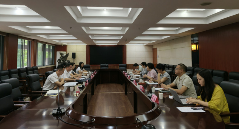 与长沙市教育局座谈交流。