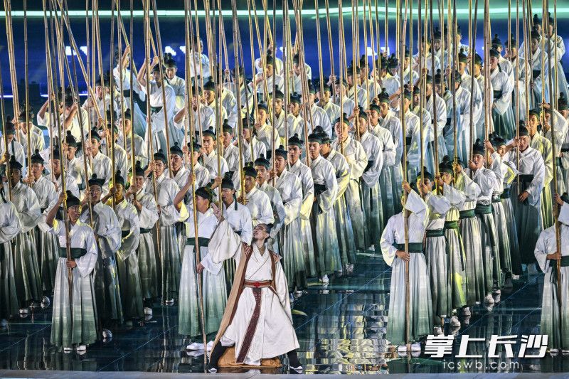 文艺表演《不到潇湘岂有诗》。