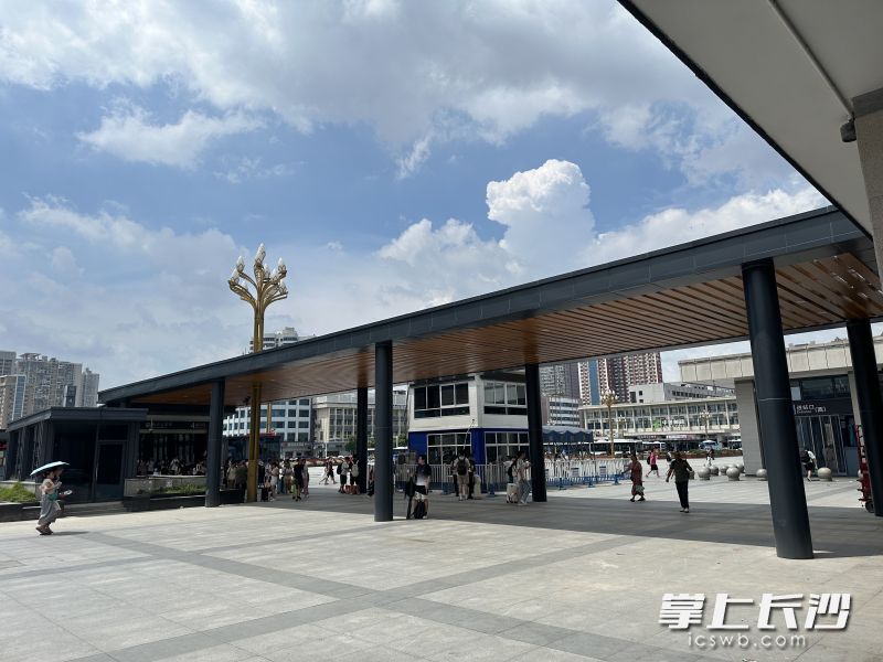 近日,长沙火车站西广场风雨连廊项目正式建成投入使用。均为受访者供图 近日,长沙火车站西广场风雨连廊项目正式建成投入使用。均为受访者供图