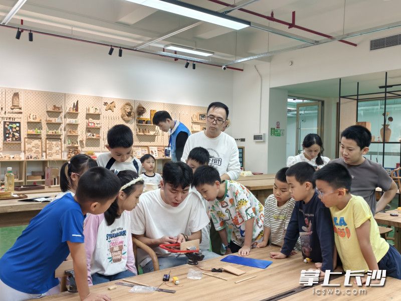 孩子们亲手参与制作。 孩子们亲手参与制作。