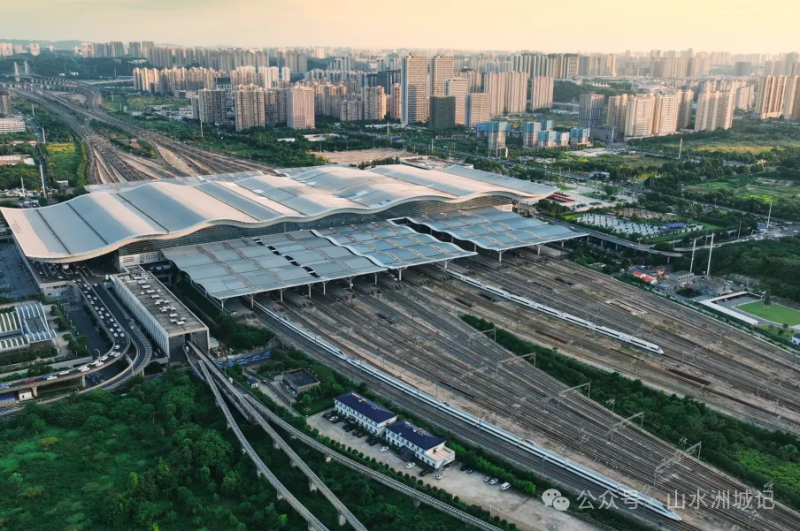高铁班次密集,交通网络不断延伸,长沙的到访便利性越来越高。 高铁班次密集,交通网络不断延伸,长沙的到访便利性越来越高。