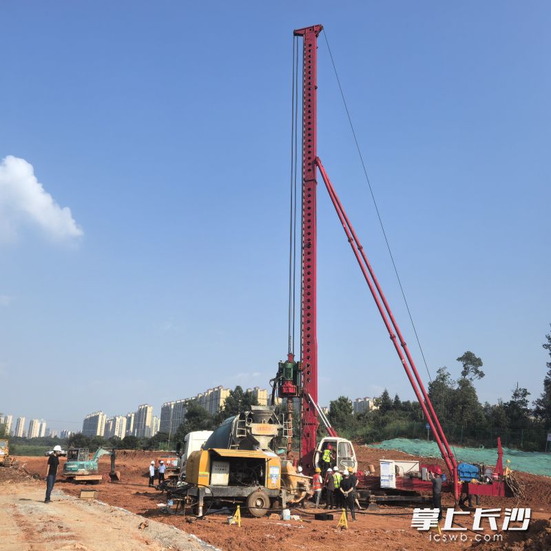 长赣高铁湖南段全线首个路基工点开工。 均为长沙晚报通讯员杨程文摄