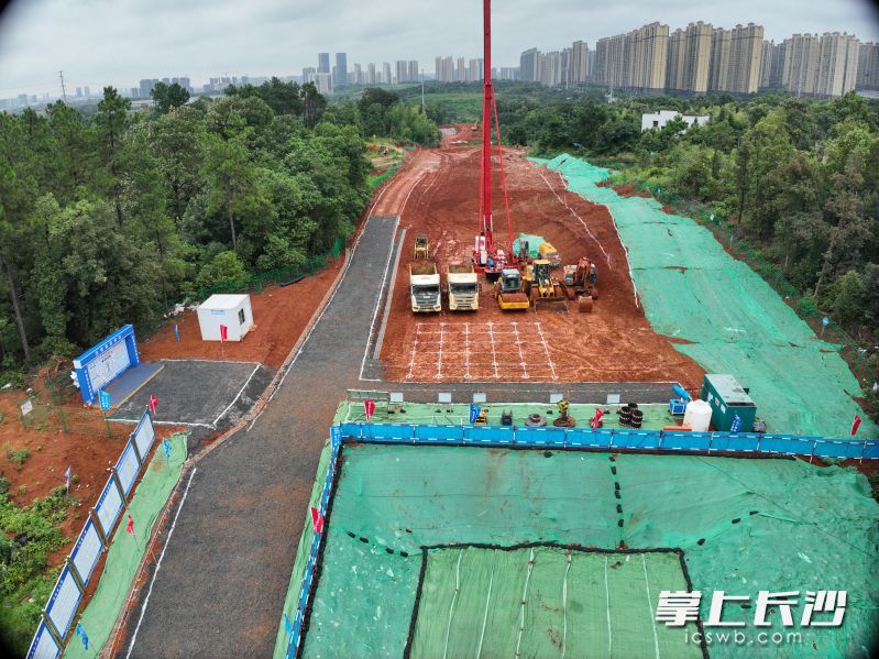 首个路基工点顺利开工，标志着长赣高铁湖南段路基工程进入全面施工阶段。