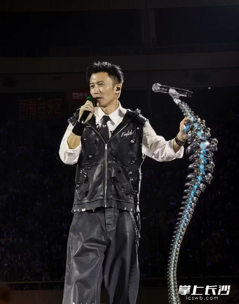 本次演唱会累计售票77800张，嗨爆全场。