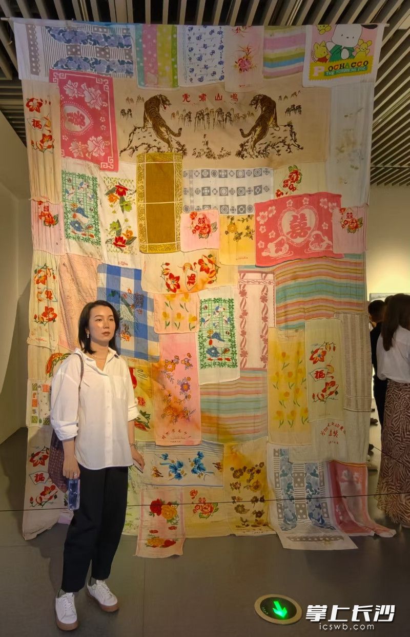 周雯静的《生产·符号》，从祖母留下的毛巾重新进入一个家庭与株洲工业生产的历史。