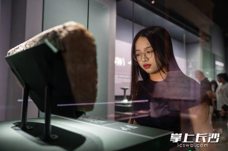 150余件（套）珍藏齐聚湘江之畔，带领观众走近高棉文明的“众神世界”。 均为长沙晚报全媒体记者邓迪摄