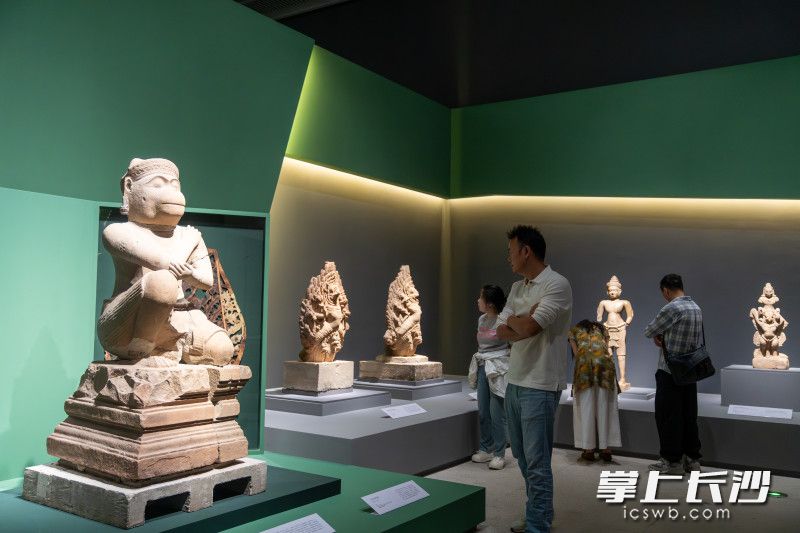 哈努曼石猴神像引起观众的极大兴趣。