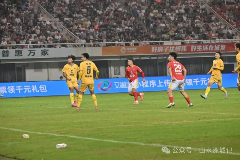 “湘超”第七轮，长沙队主场迎战郴州队。长沙晚报全媒体记者 余劭劼 摄