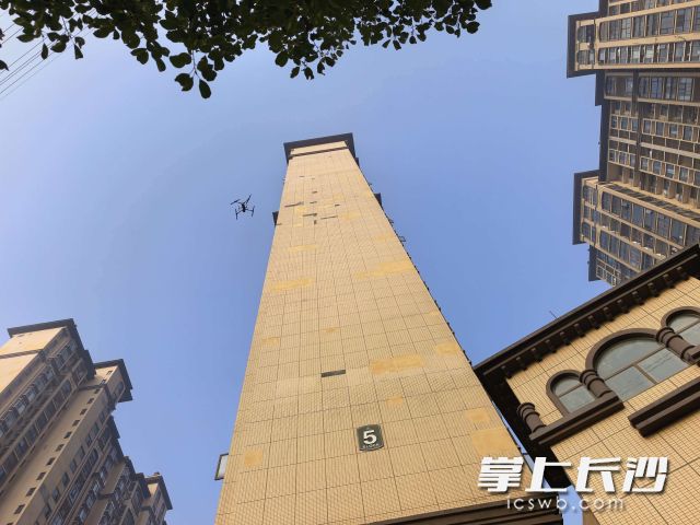 无人机多光谱外立面检测。