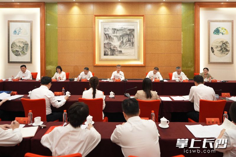 陈竞同志在市第十五次党代会湖南湘江新区代表团参加讨论。 均为长沙晚报全媒体记者 郭雨滴 摄 陈竞同志在市第十五次党代会湖南湘江新区代表团参加讨论。 均为长沙晚报全媒体记者 郭雨滴 摄