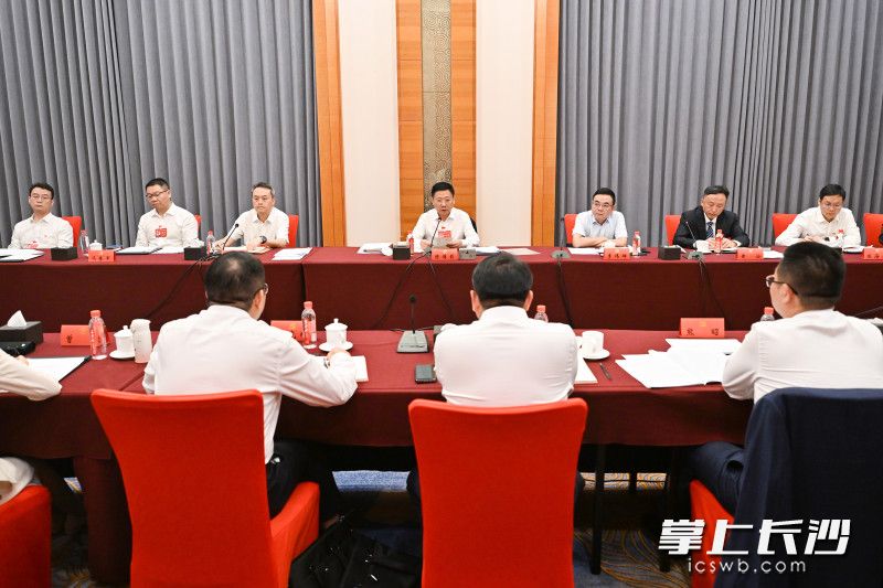9月21日,陈博彰同志在市第十五次党代会望城区代表团参加讨论。 9月21日,陈博彰同志在市第十五次党代会望城区代表团参加讨论。