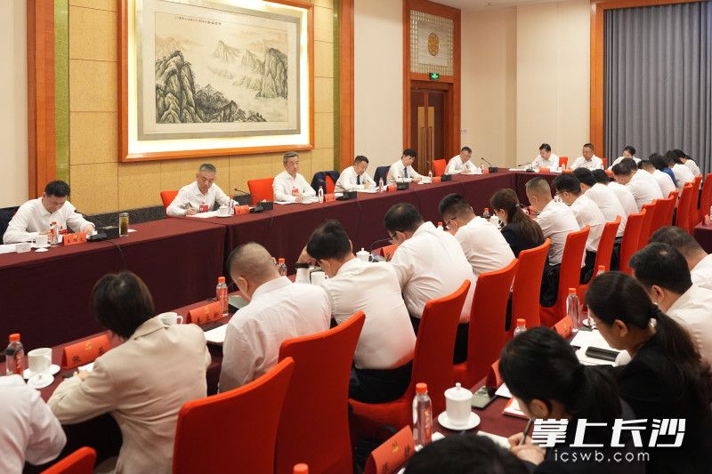 9月21日,陈竞同志在市第十五次党代会长沙县代表团参加讨论。 9月21日,陈竞同志在市第十五次党代会长沙县代表团参加讨论。