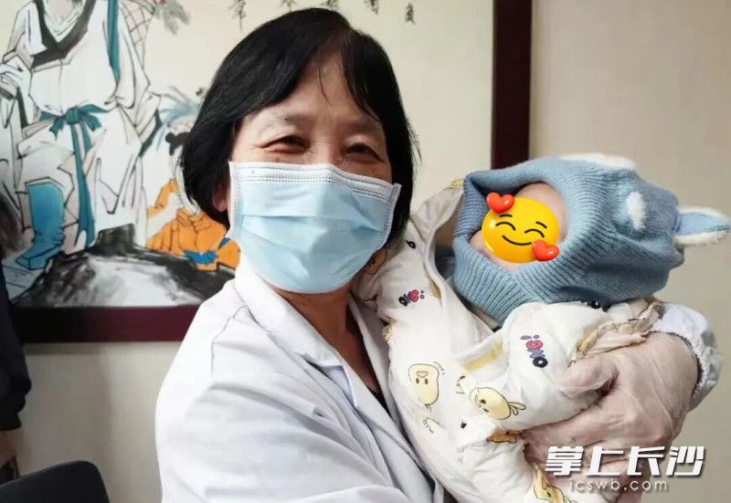 尤昭玲是第二届全国名中医，二级教授、博士生导师、博士后合作导师。 通讯员供图