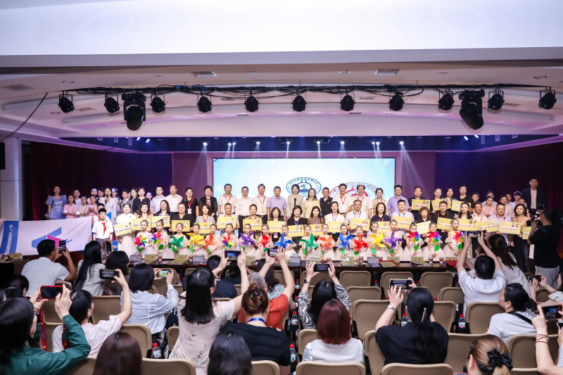 本次第24届“6+1”小学教育改革发展共同体研讨活动落地砂子塘小学，本身就是一场跨越山海的教育对话。