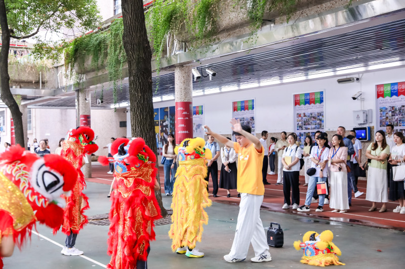 作为本次活动的核心承办校，砂子塘小学敞开校门，把日常校园里鲜活的美育场景呈现在全国教育同行面前。
