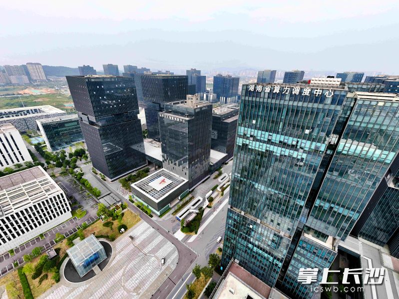 湖南省算力调度平台位于世界计算·长沙智谷内,助力湖南省首笔“Token贷”落地。湘江早报全媒体记者 范龙贵 摄 湖南省算力调度平台位于世界计算·长沙智谷内,助力湖南省首笔“Token贷”落地。湘江早报全媒体记者 范龙贵 摄