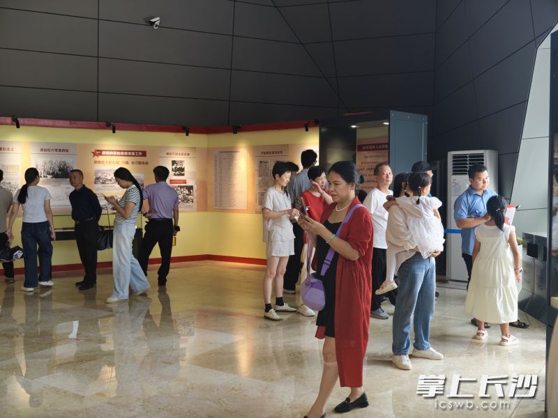 市民观展后深有感触。