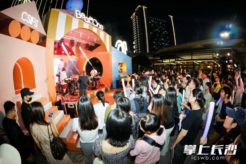 9月25日，四组国内独立音乐人相聚长沙IFS城市天台。