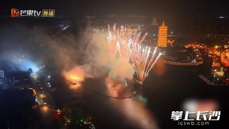 景区为游客备下了一场盛唐气象与人间烟火交织的双节盛宴。