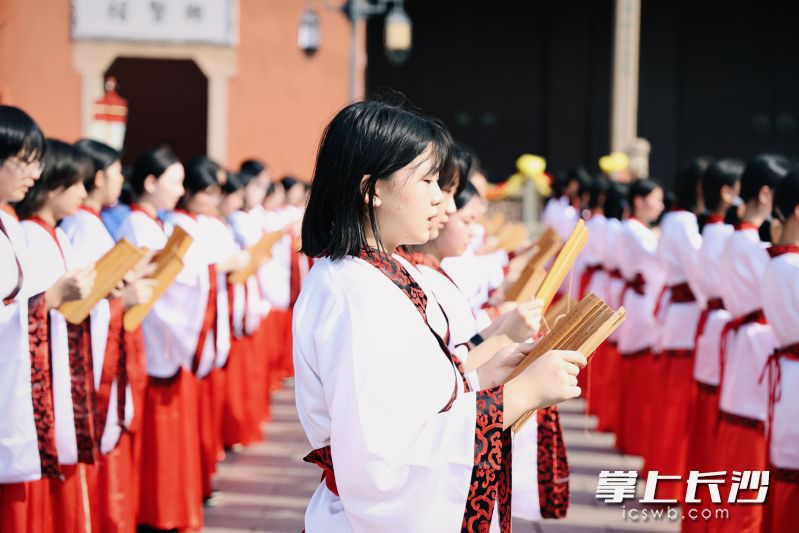 丙午年浏阳纪念孔子诞辰2577年活动现场。均为长沙晚报通讯员 卢康妮摄