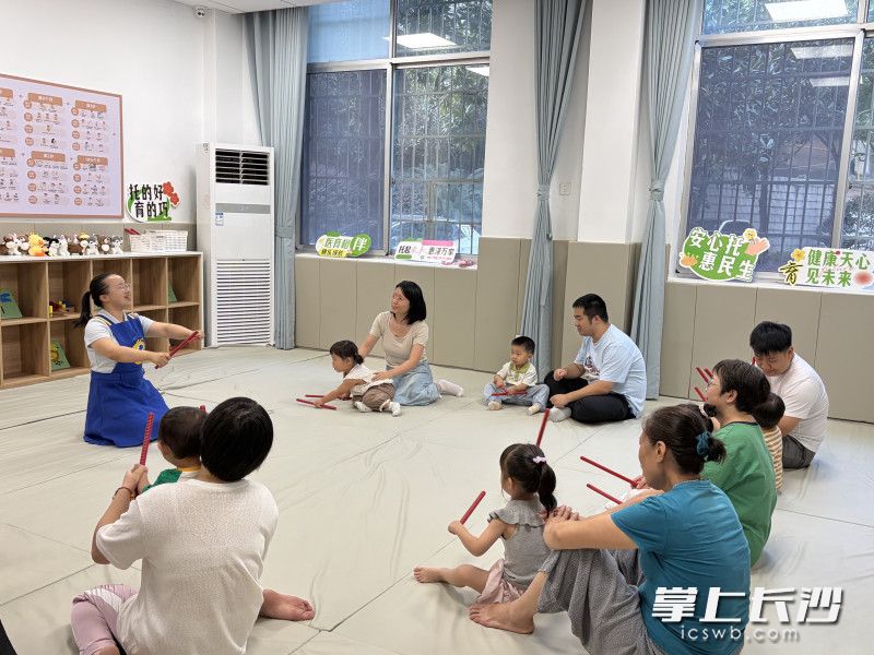 亲子互动。