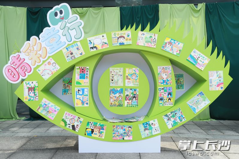 爱眼护眼主题绘画展展示了同学们创作的一批优秀作品。均为长沙晚报通讯员 倪紫琳 摄