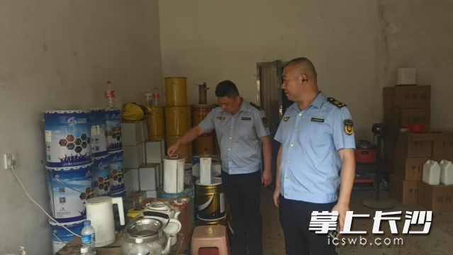 多部门组成的联合执法人员第一时间赶赴现场核查。均为长沙晚报通讯员 秦晓阳供图