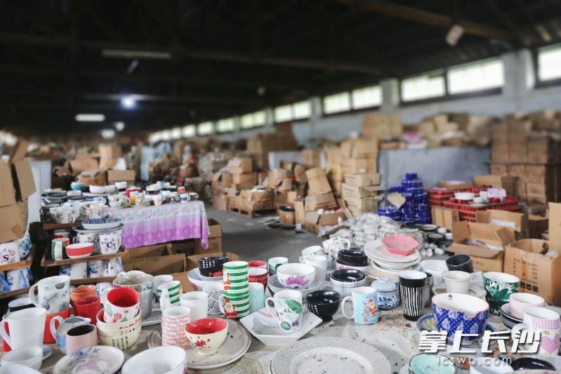 藏在望城区铜官街道的源逸陶瓷，是本地超火的宝藏陶瓷工厂。均为望城融媒供图
