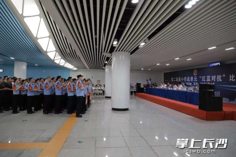 长沙轨道交通保安员跟车巡逻工作正式启动。 均为长沙晚报通讯员邵青摄