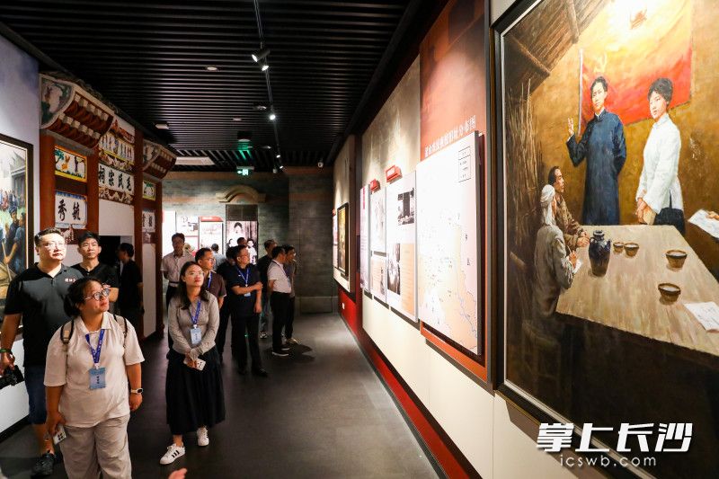 采风团走进杨开慧纪念馆。 采风团走进杨开慧纪念馆。