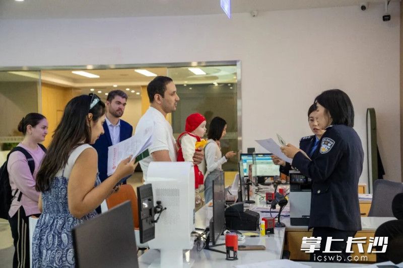 长沙自贸谷（磨盘洲）国际人才社区已建成全省首个综合性移民事务服务中心——长沙市移民事务服务中心。长沙晚报全媒体记者 邓迪 摄