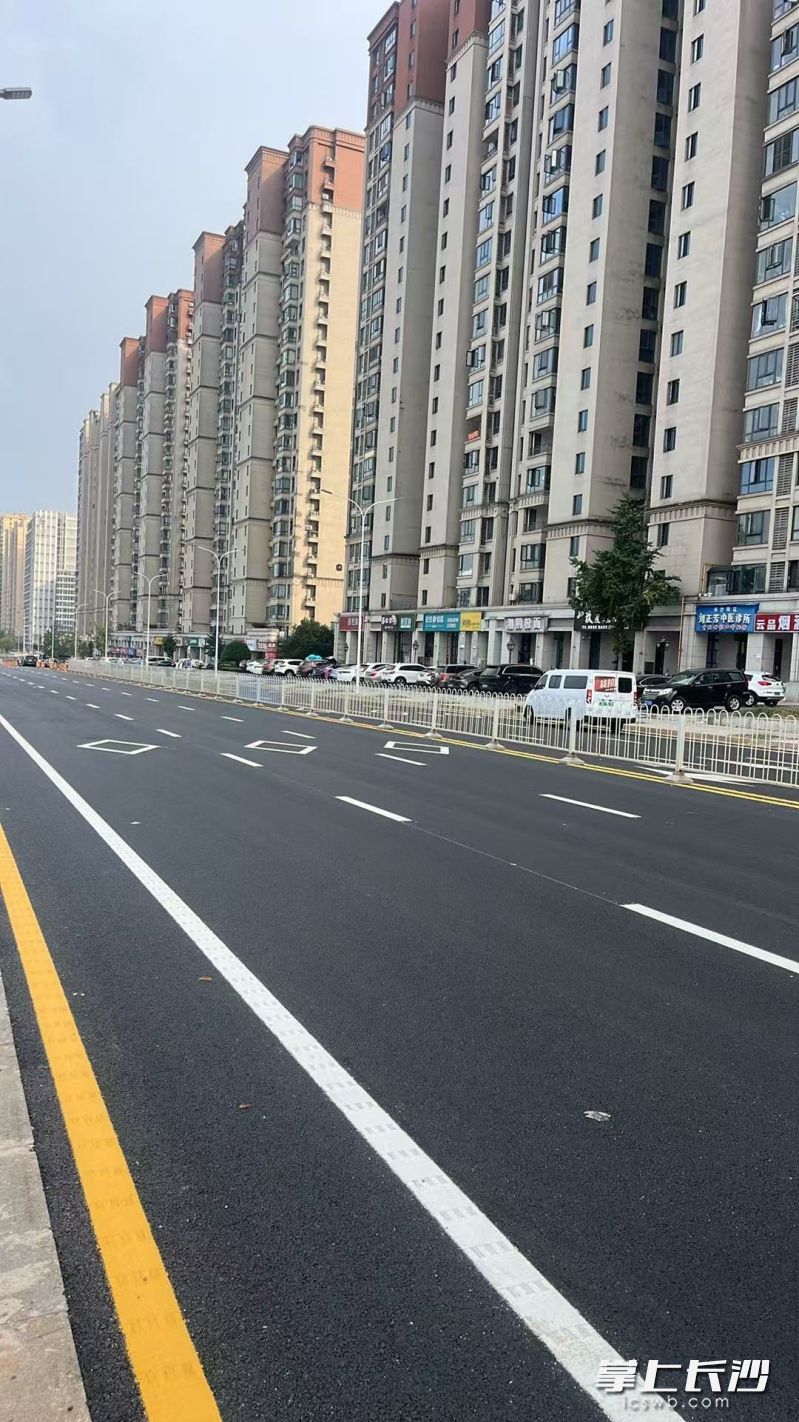 由雨花经开发展集团主导实施的黄谷路（天心区边界—汇金路）扩宽改造工程全面完工。 均为长沙晚报通讯员费敏摄