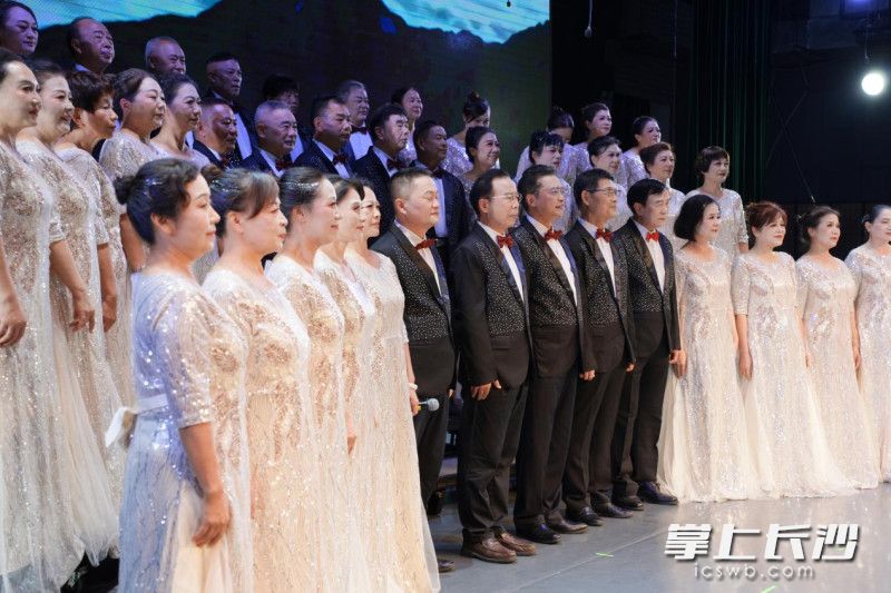 大合唱《一起向美好》唱出对美好生活的由衷赞美。