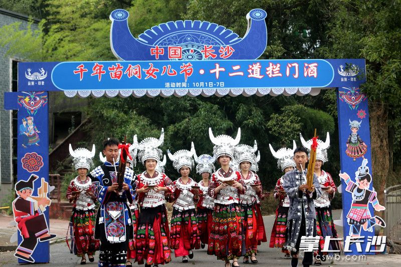 国庆假期，石燕湖景区12道拦门酒等你来饮。 均为长沙晚报全媒体记者贺文兵摄