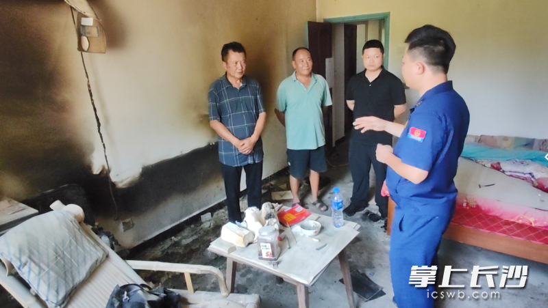 图为火灾事故现场。长沙晚报通讯员 寻艳 摄