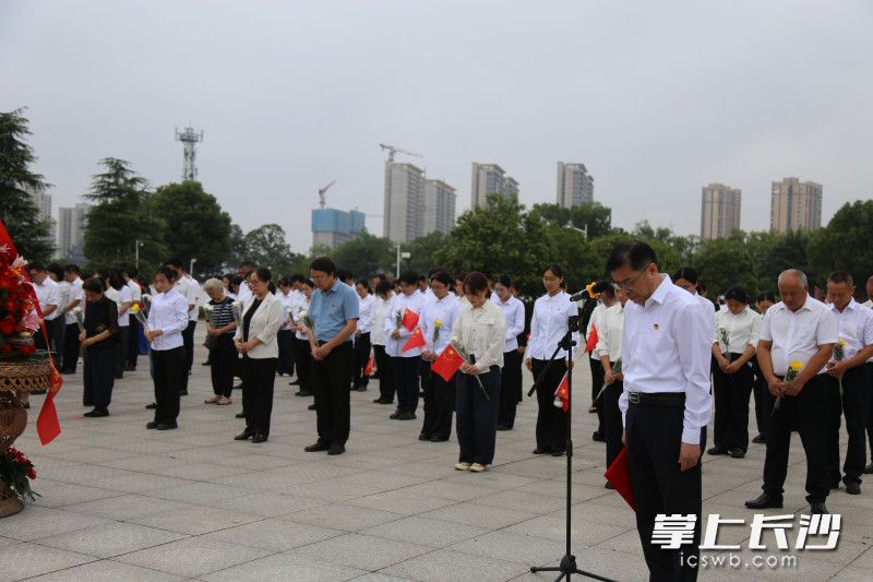 “缅怀先烈功绩·弘扬革命精神”烈士纪念日系列活动在湖南革命陵园举行。通讯员 供图