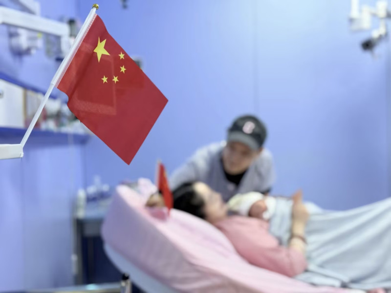 在国庆这个举国欢庆、阖家团圆的日子里，医院的产房之内迎来一场场温暖的新生邂逅。通讯员供图
