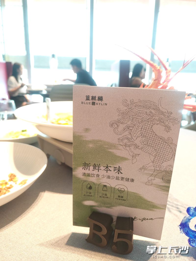 越来越多的本地客人接受清淡的理念，更加享受健康。长沙晚报全媒体记者 徐媛 摄