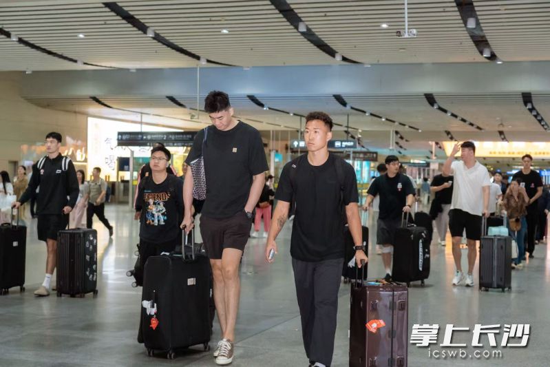 球员陆续抵达。 主办方供图