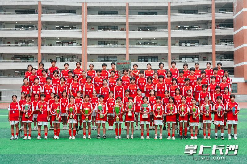 长沙市第十五中学女足队员们。 长沙市第十五中学女足队员们。