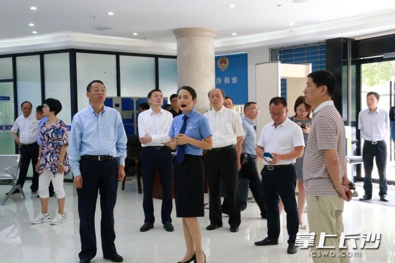 市政协主席会议成员在市检察院控申大厅开展实地视察。均为长沙晚报通讯员 黄顺泽 摄