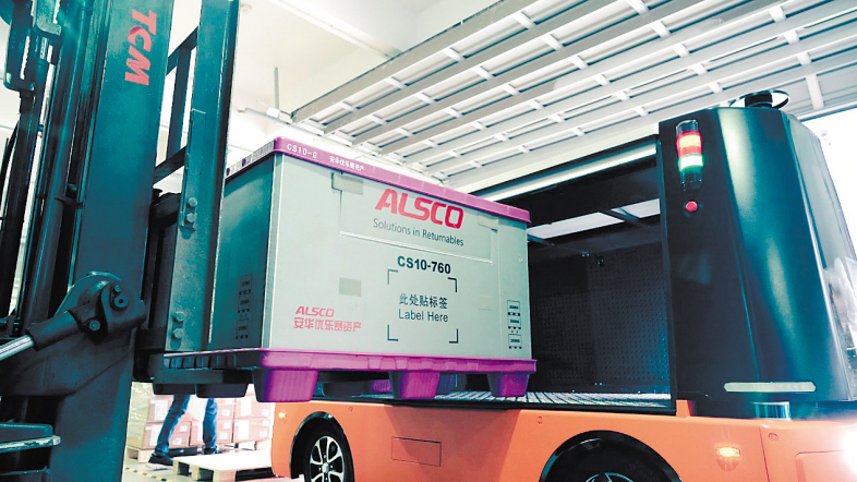 行深智能的厂区物流无人车，可在保证运输安全的前提下，降低物流成本。
