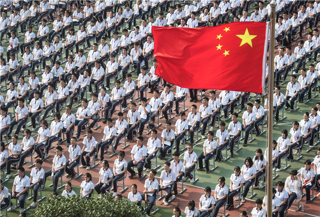 9月1日,武汉中学举行开学典礼。新华社记者 肖艺九 摄 9月1日,武汉中学举行开学典礼。新华社记者 肖艺九 摄
