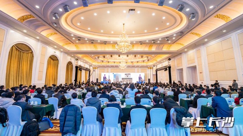 今天上午，第一届土木工程湖湘论坛在长沙正式拉开帷幕。图片均为长沙理工大学供图