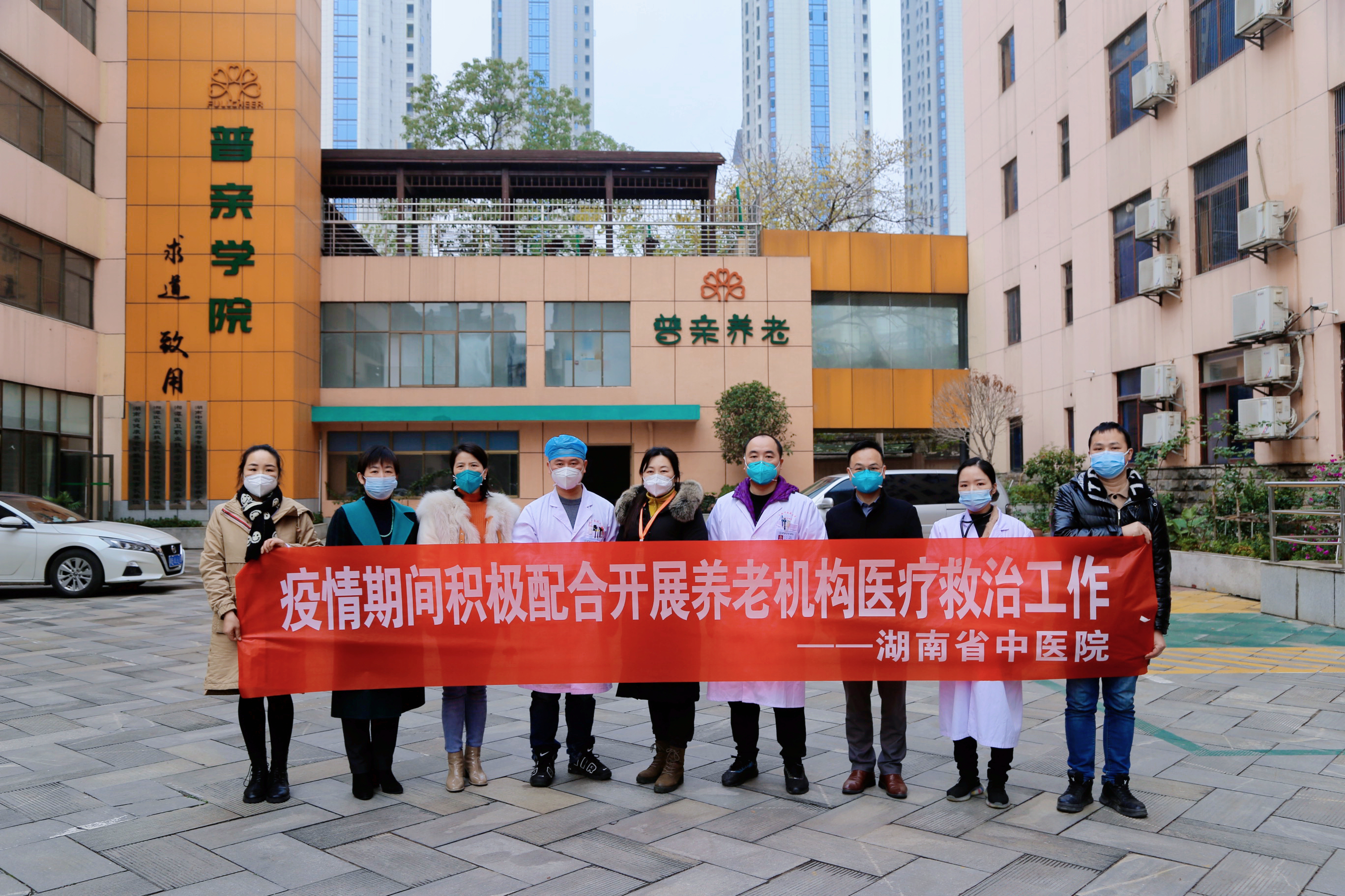 湖南省中医院（湖南中医药大学第二附属医院）组织专业队伍开展对口帮扶养老机构新冠感染医疗救治工作。均为长沙晚报通讯员 袁利 摄
